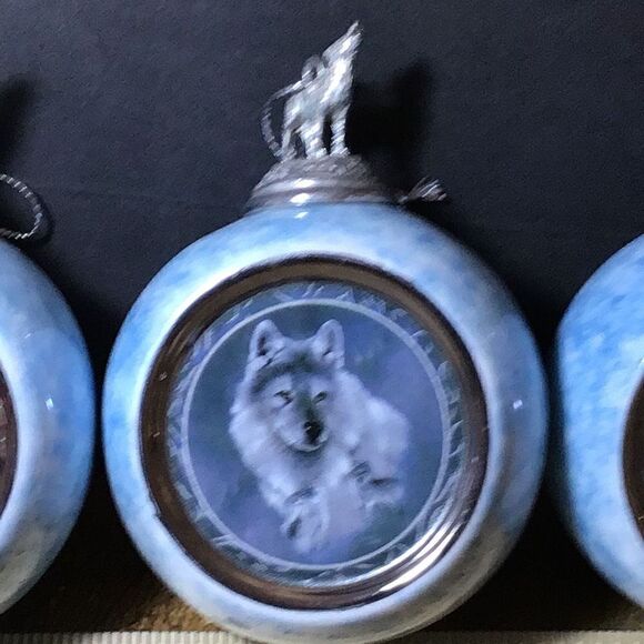 Ornaments Vintage set of four Bradford edition ￼ Porcelain Wolf￼￼ ornaments - Picture 4 of 9